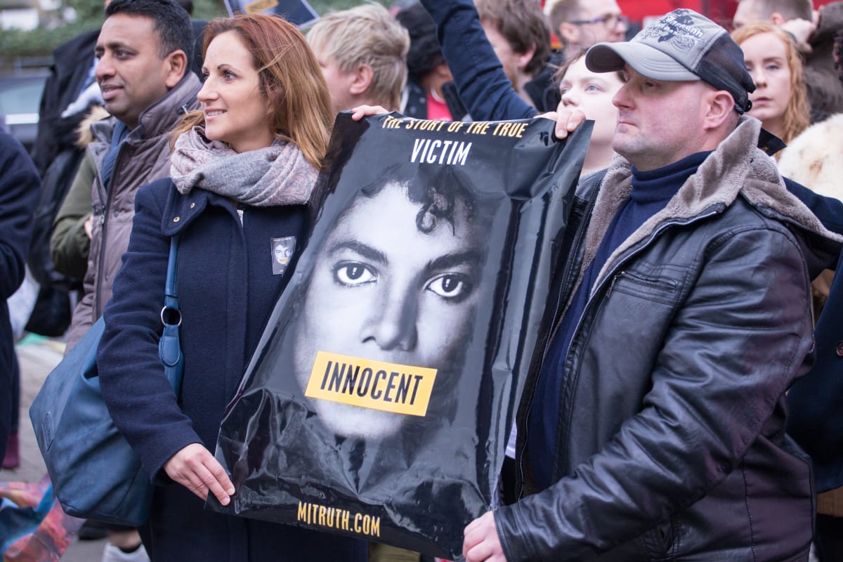 Protester utanför Channel 4 i London mot visningen av "Leaving Neverland".