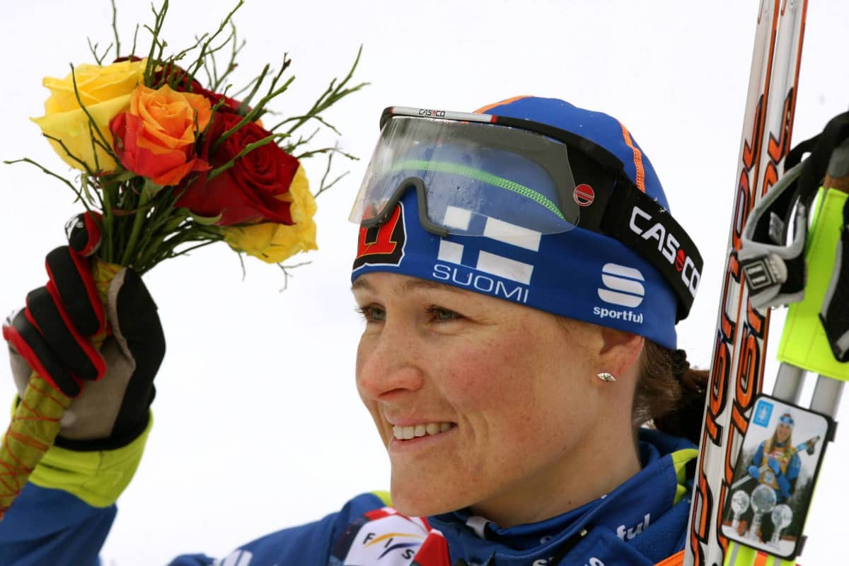 Aino-Kaisa Saarinen juhli MM-kultaa Liberecissä 2009.