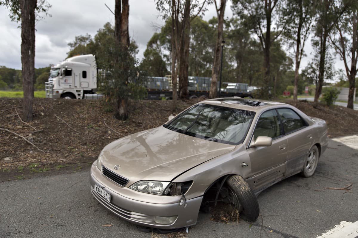 Romuttunut auto levähdyspaikalla Australiassa Uuden Etelä-Walesin osavaltiossa.
