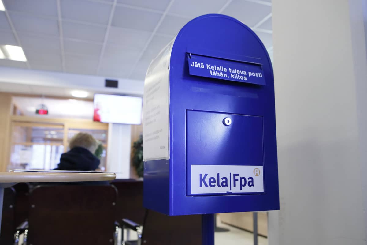 Postilaatikko Kelan tiloissa.
