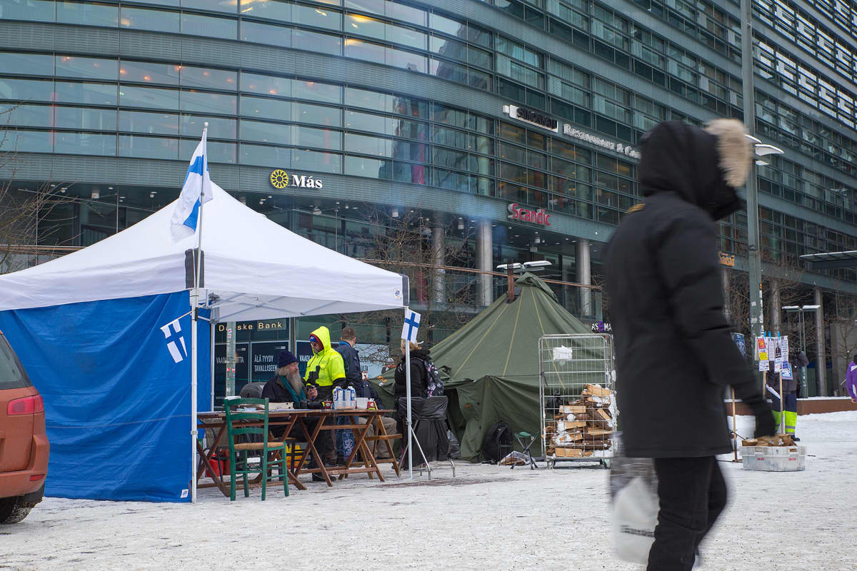 Kurdit Narinkkatorilla ja Suomen kansa ensin mielenosoitus, yleisötapahtuma.