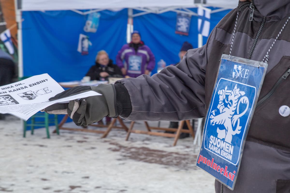 Kurdit Narinkkatorilla ja Suomen kansa ensin mielenosoitus, yleisötapahtuma.