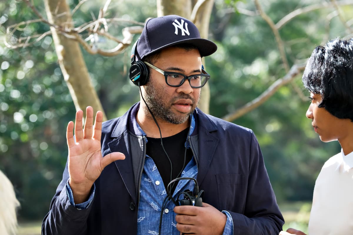 Elokuvaohjaaja Jordan Peele Get Out -elokuvan kuvauksissa.
