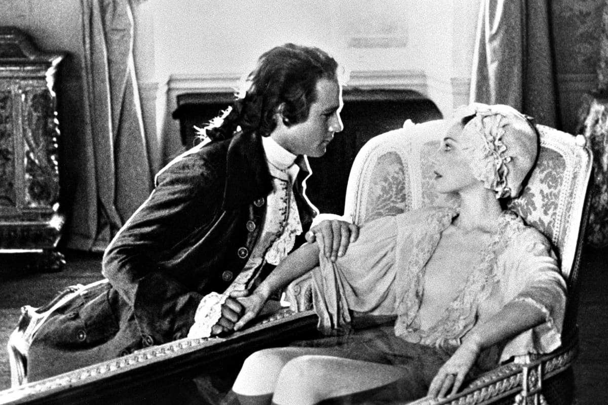 Näyttelijät Ryan O’Neal ja Marisa Berenson elokuvassa Barry Lyndon.
