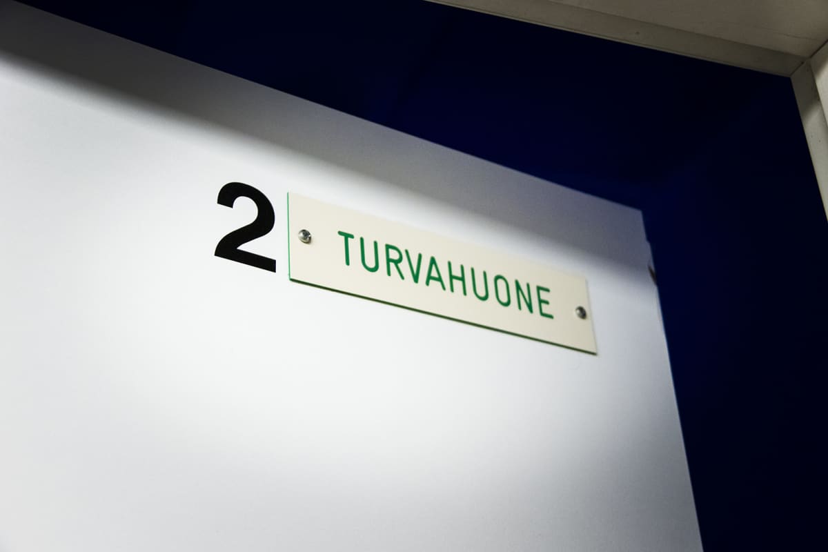 Kenttätien turvahuone.