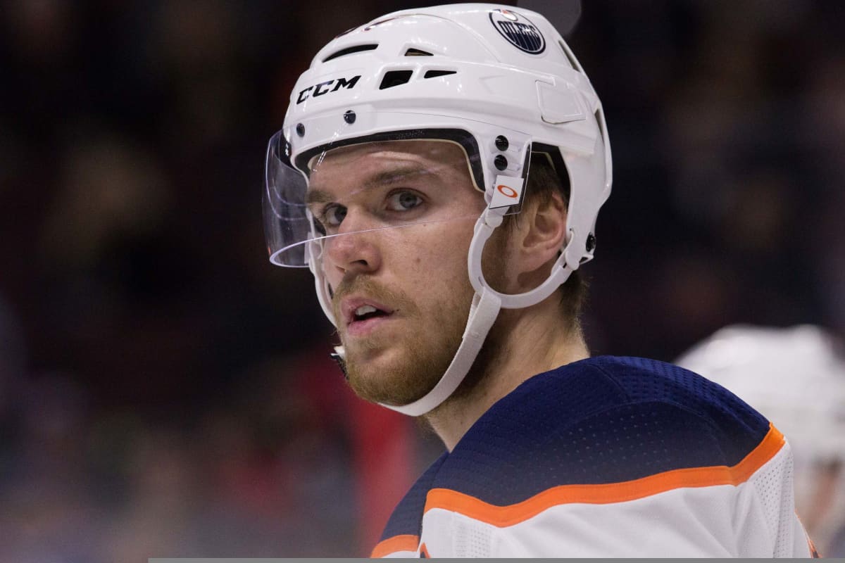 Connor McDavidin pää lähikuvassa.