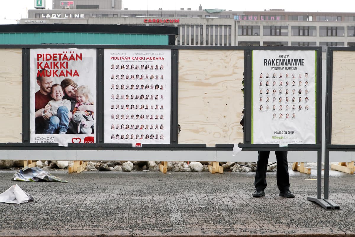 SDP:n ja vihreiden vuoden 2017 kuntavaalimainoksia Joensuussa.