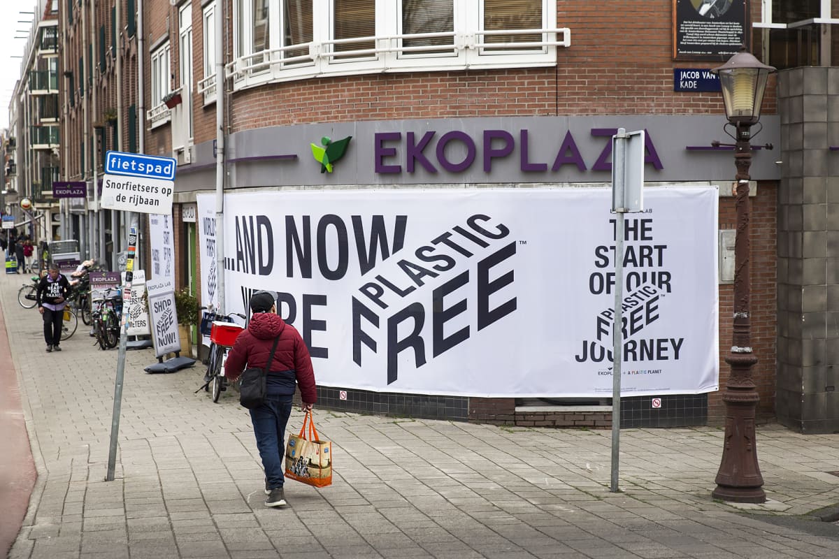 Muovivapaa supermarketti Ekoplaza Amsterdamissa.
