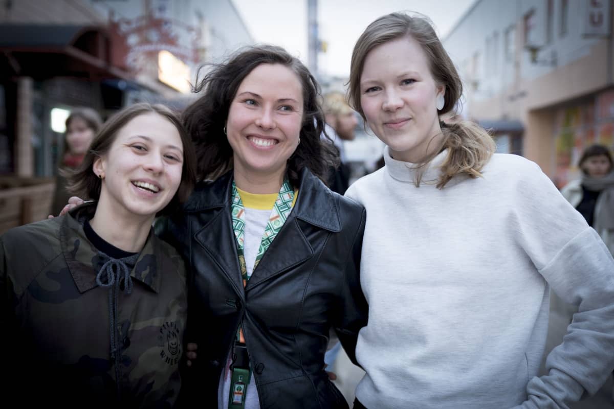 Kontula Electronic, lähiö, ostari, Elina Castren, Tanja Paananen, Merle Karp.
