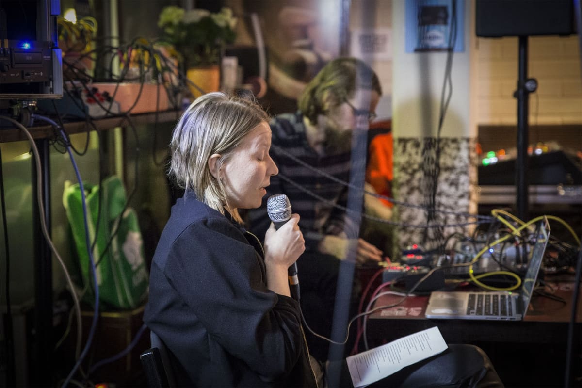 Kontula Electronic, lähiö, ostari