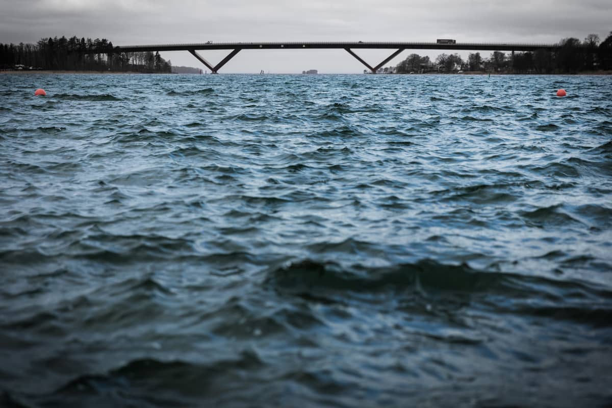 Silta Vättern -järven yli Motalassa, Ruotsissa.
