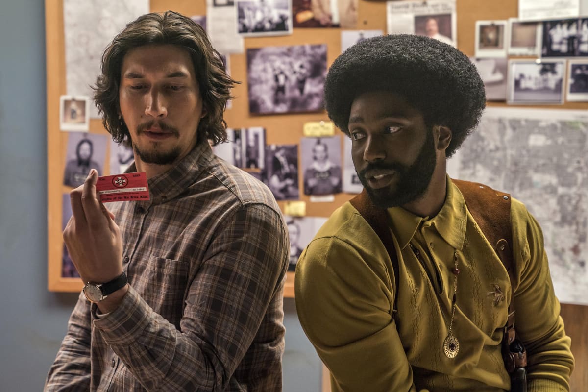 Adam Driver ja John David Washington Spike Leen BlacKkKlansman-elokuvassa.