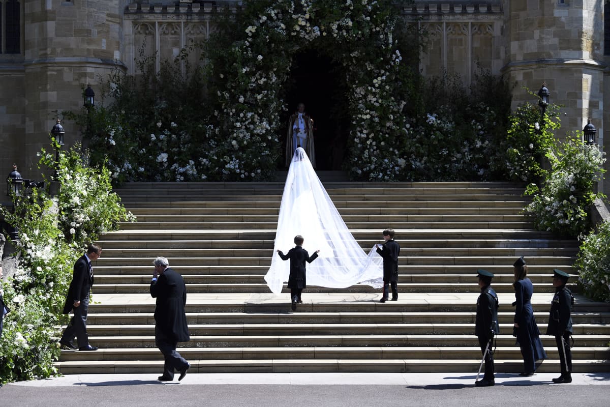 Meghan Markel menossa kirkkoon.