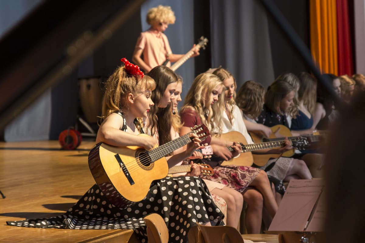 Espoon Steiner-koulu, orkesteri, kitara