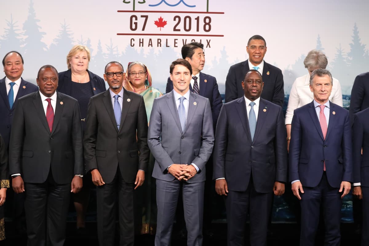 G7-maiden kokouksen yhteiskuva.