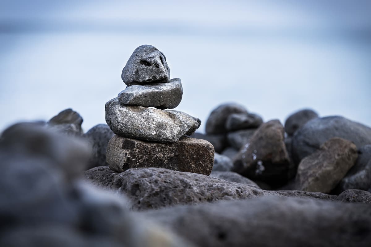 Kiviä rannalla