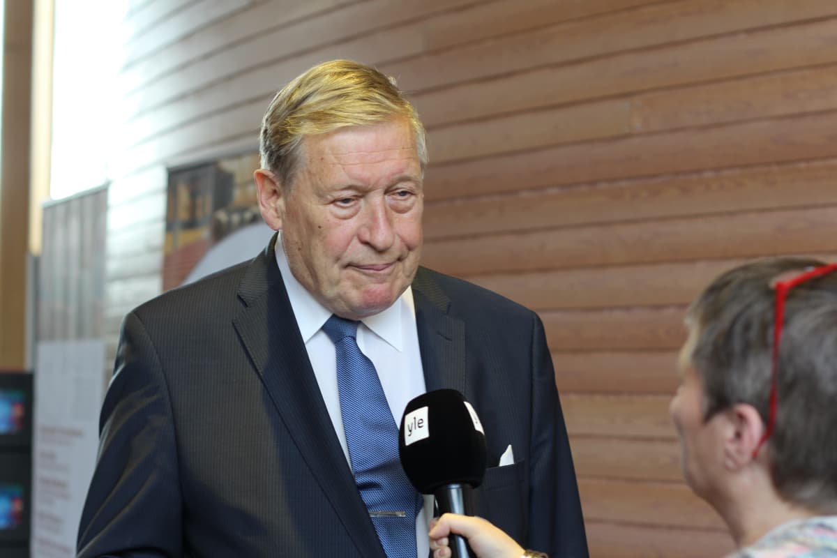Pekka Hallberg, Inari, Sajos, Saamelaiskäräjälaki