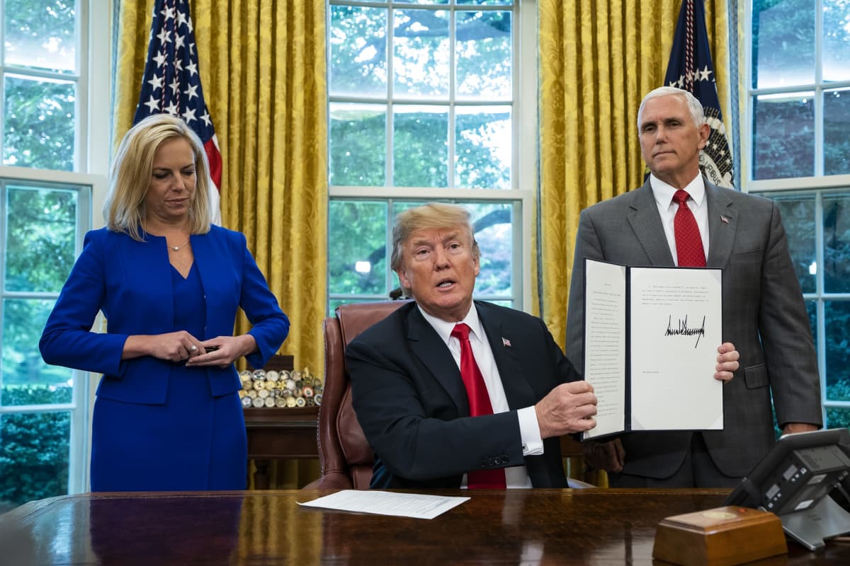Donald Trump allekirjoitti määräyksen