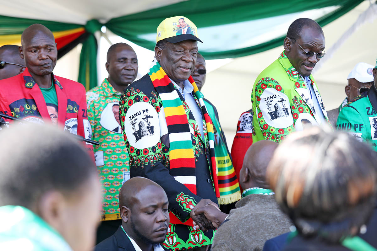 Zimbabwen presidentti Emmerson Mnangagwa Bulawayon stadionilla 23. kesäkuuta.
