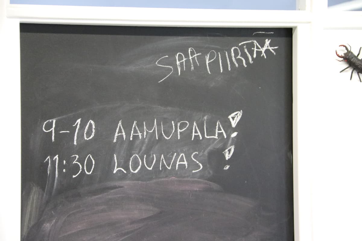 Tekstiä liitutaululla