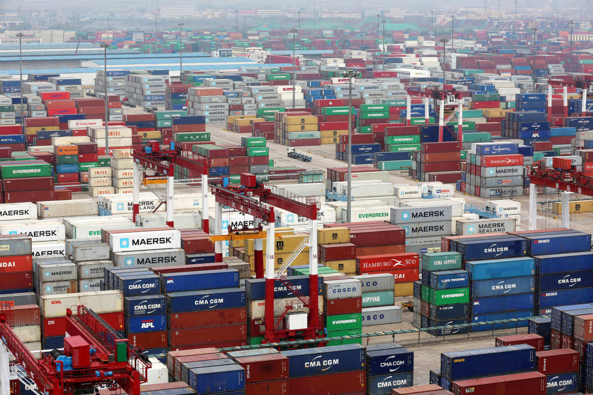 Qingdao on satamakaupunki Shandongin maakunnassa Kiinassa. Konttiliikenne satamassa voi hiljentyä, mikäli Yhdysvallat ja Kiina päätyvät täysmittaiseen kauppasotaan.