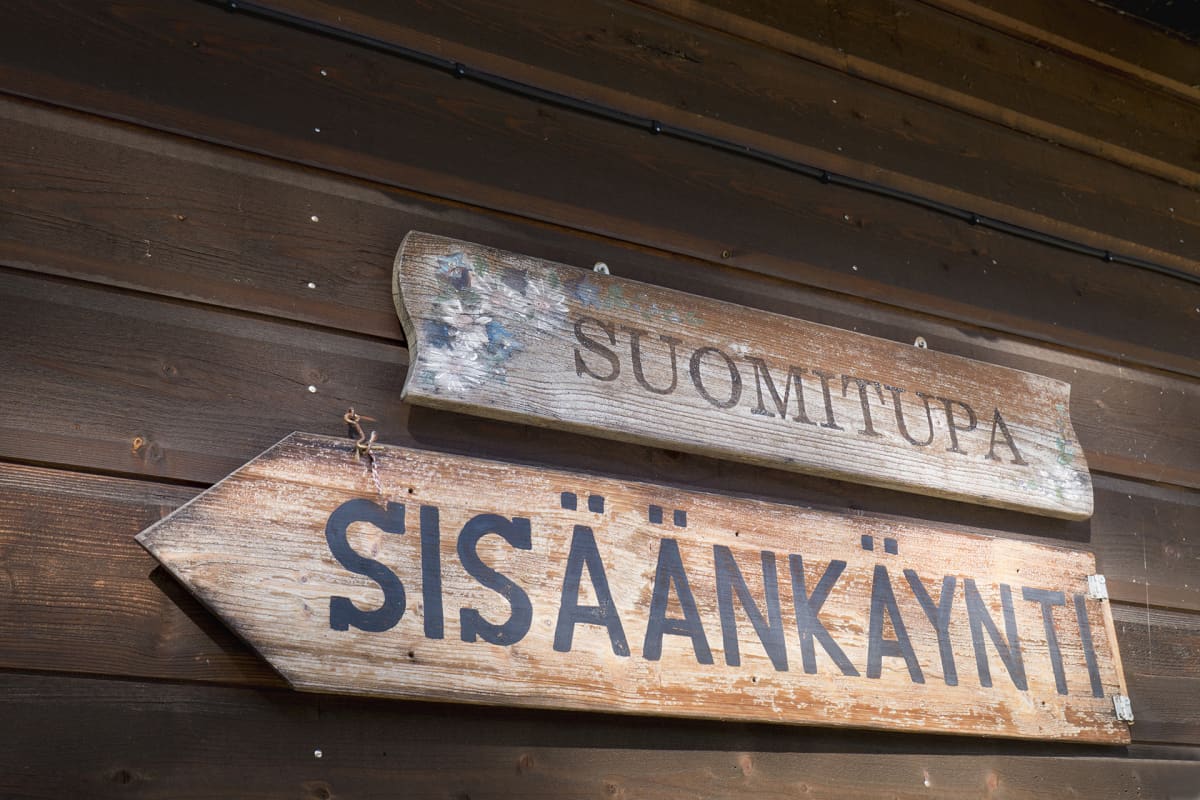 uomi tuvan sisäänkäyntikyltti