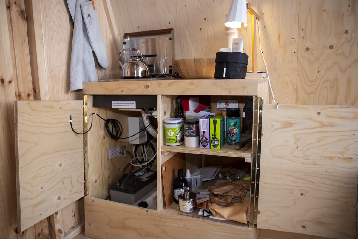 nolla-mökin keittiö