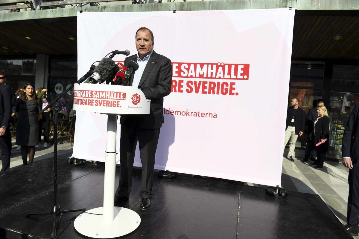 Stefan Löfven vaalitilaisuudessa Tukholmassa.