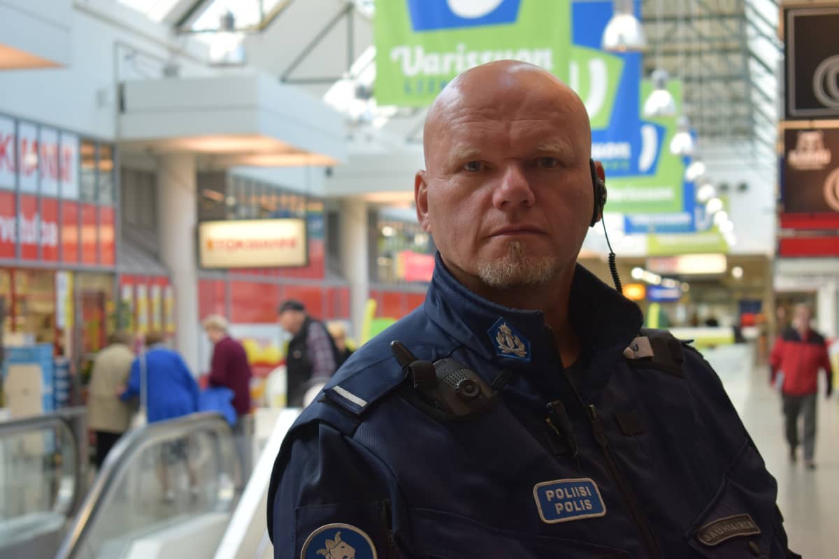 Turun Varissuon aluepoliisi Vesa Jauhiainen