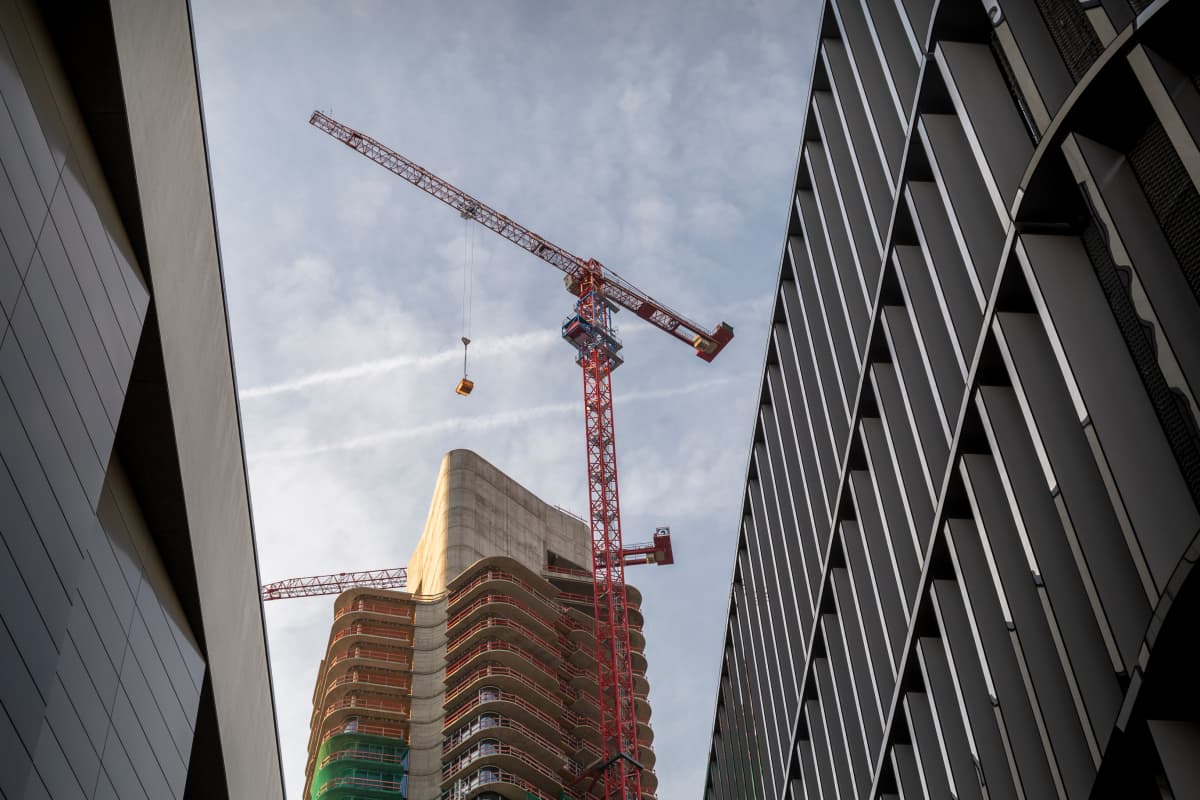 Rakenteilla oleva pilvenpiirtäjä Frankfurtissa