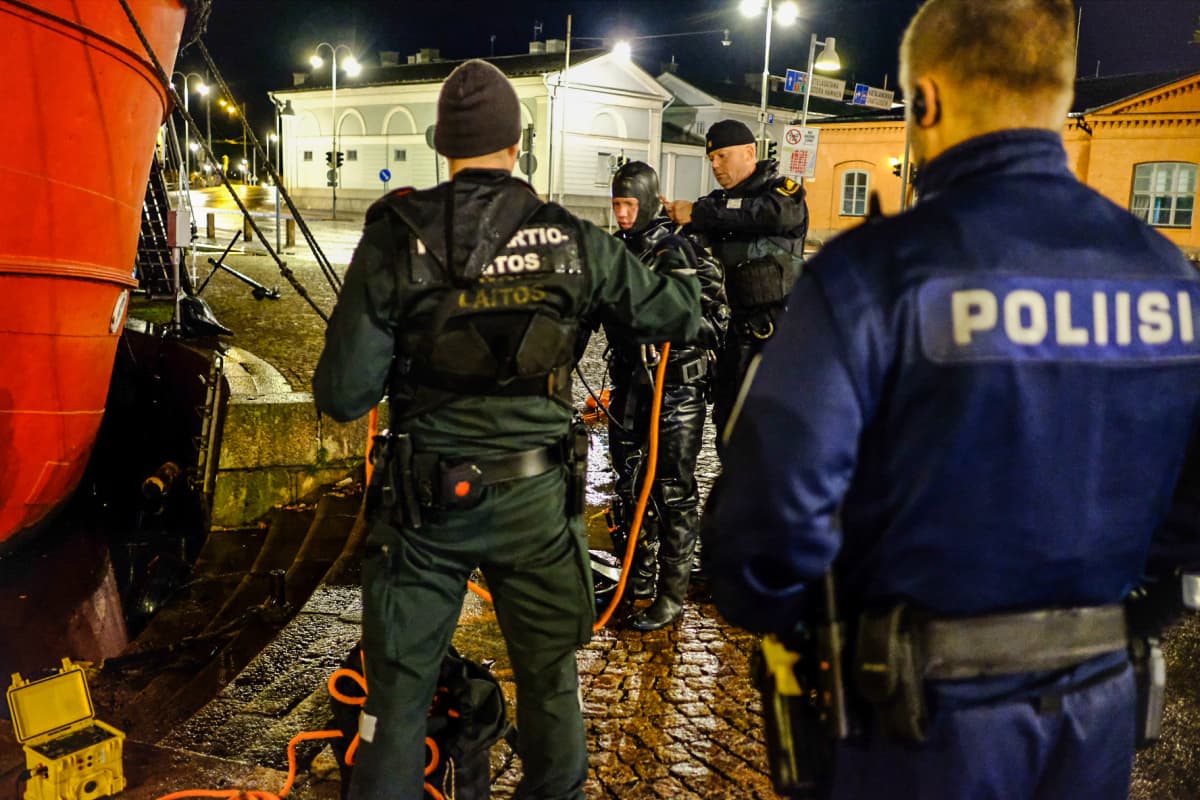 Pelastusoperaatio Helsingin pohjoisrannassa.