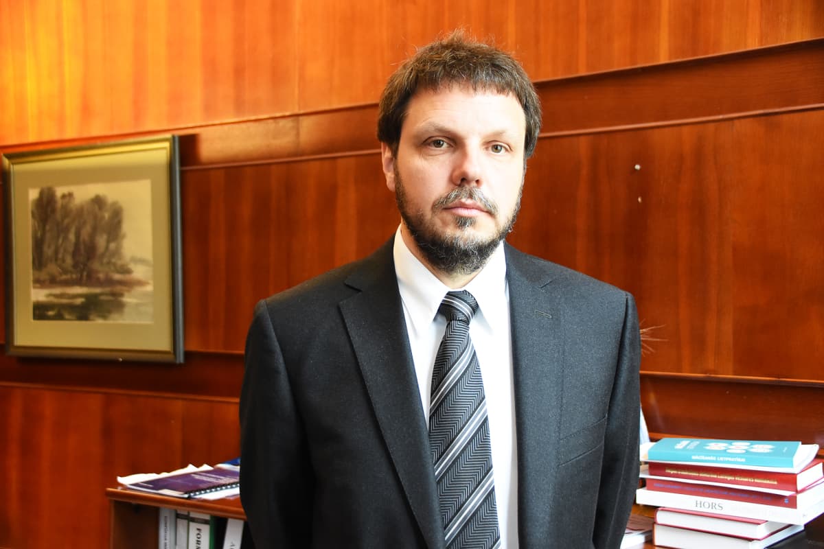 Politiikan tutkija Janis Ikstens