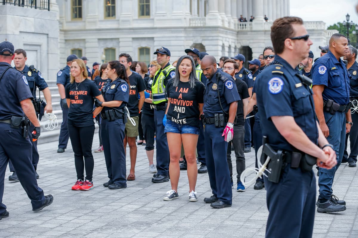 Brett Kavanaugh'n valinnan vastustajat kokoontuivat Capitol-kukkulalle ennen senaatin äänestystä.