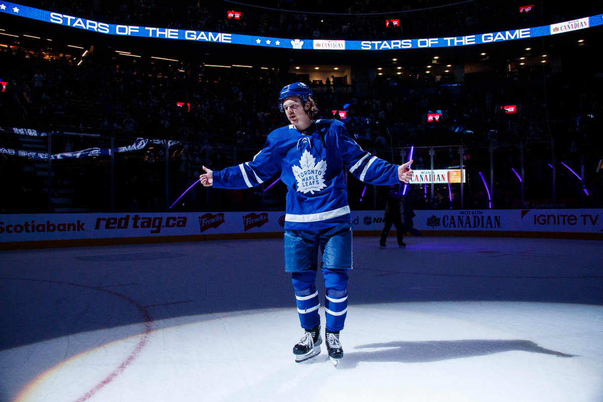 Kasperi Kapanen jäällä.