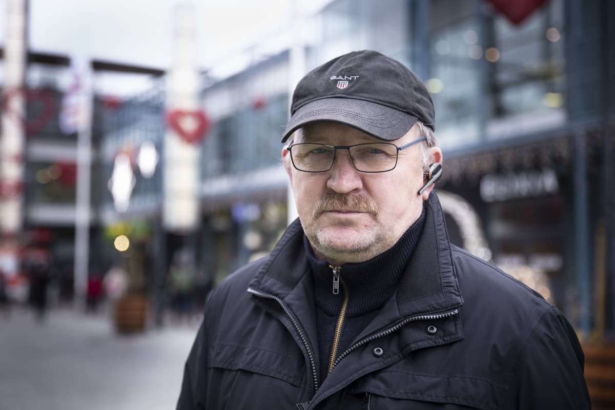 Victor Rämön mielestä kauppakeskuksen julkisivu voisi olla värikkäämpi.