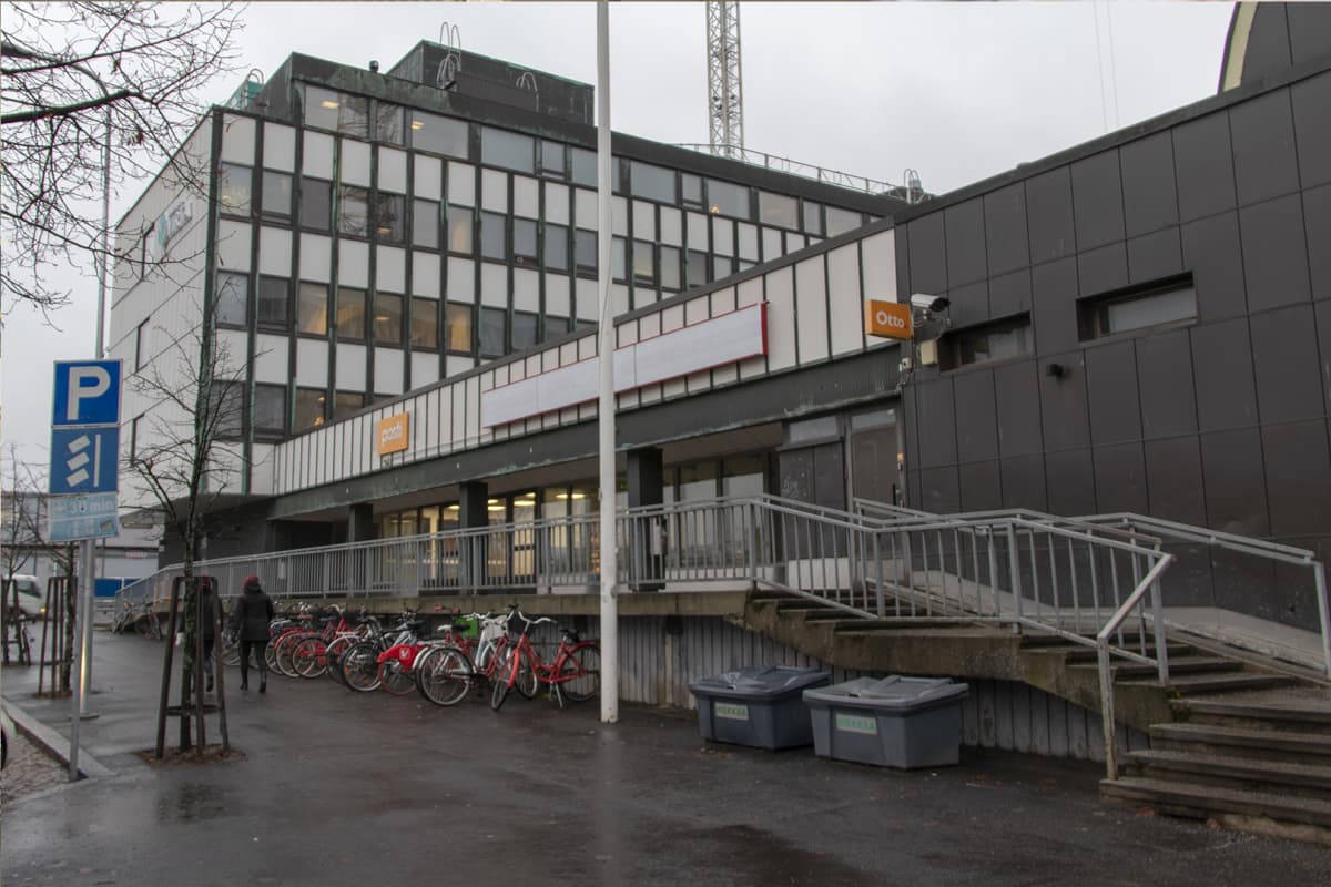 Postiaukiolla sijaitseva Oulun Pääposti avattiin vuonna 1963.
