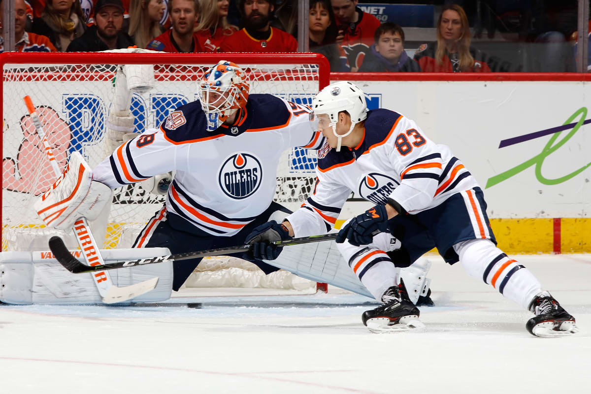Mikko Koskinen torjuu Edmontonin maalilla 2018
