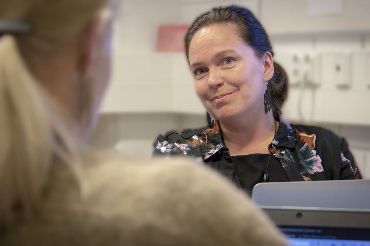 Oulun yliopiston psykiatrian erikoislääkäri Erika Jääskeläisen mukaan tutkimukseen pyydetään mukaan niitä työikäisiä ihmisiä, jotka aloittavat psykoosilääkityksen ensimmäistä kertaa ahdistukseen, masennukseen tai unettomuuteen.