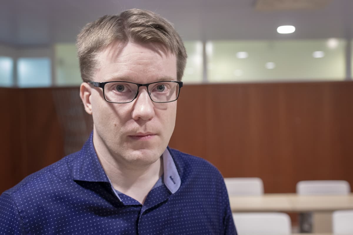 Harto Pönkä toimii tietokirjailijana ja somekouluttajana Oulussa.
