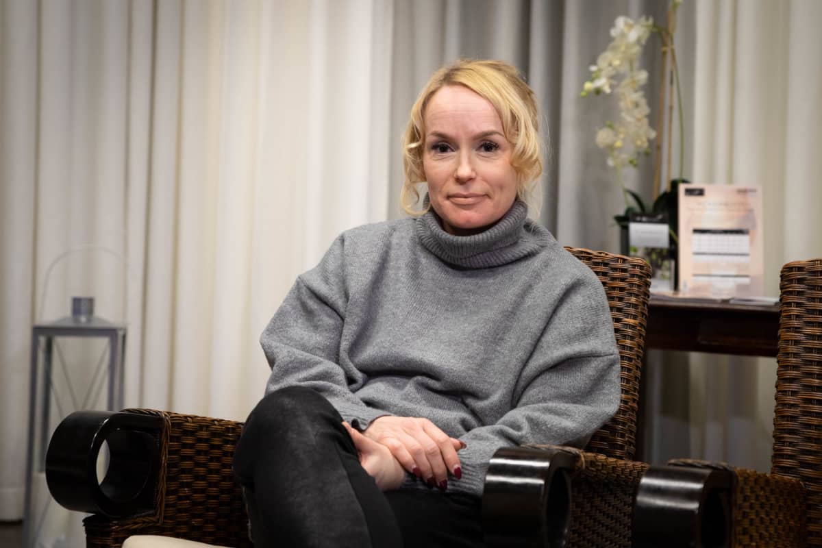 Tamperelainen Anu Mäkinen on ottanut botuliinipistoksia plastiikkakirurgialla lähes vuosikymmenen ajan muutaman kerran vuodessa.