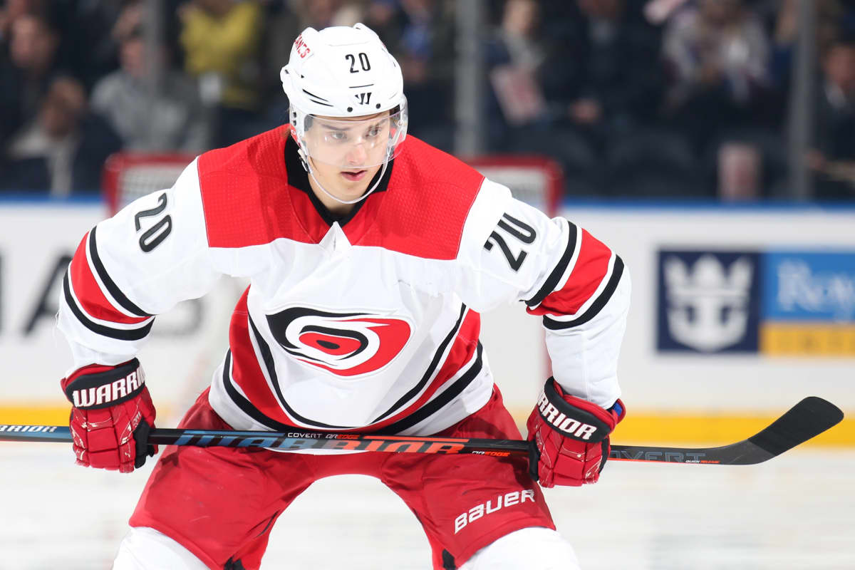 Sebastian Aho lähikuvassa.
