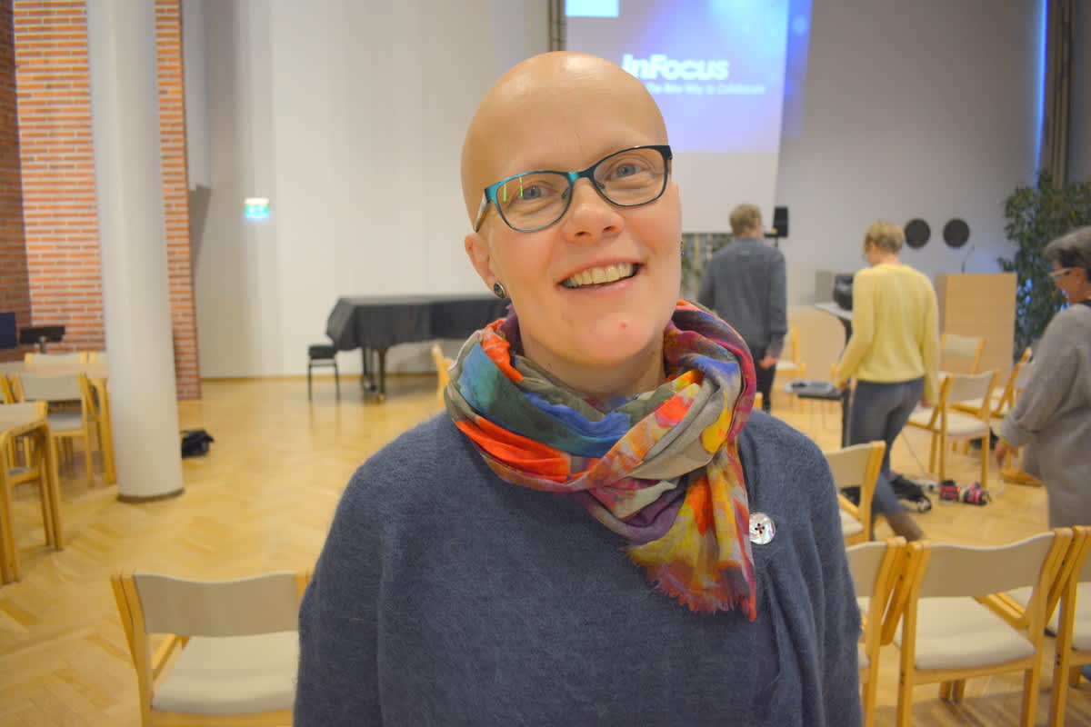 Opettaja ja tutkija Anna Lehtonen johdatti tutkimaan ilmastonmuutoksen aiheuttumia tunteita.