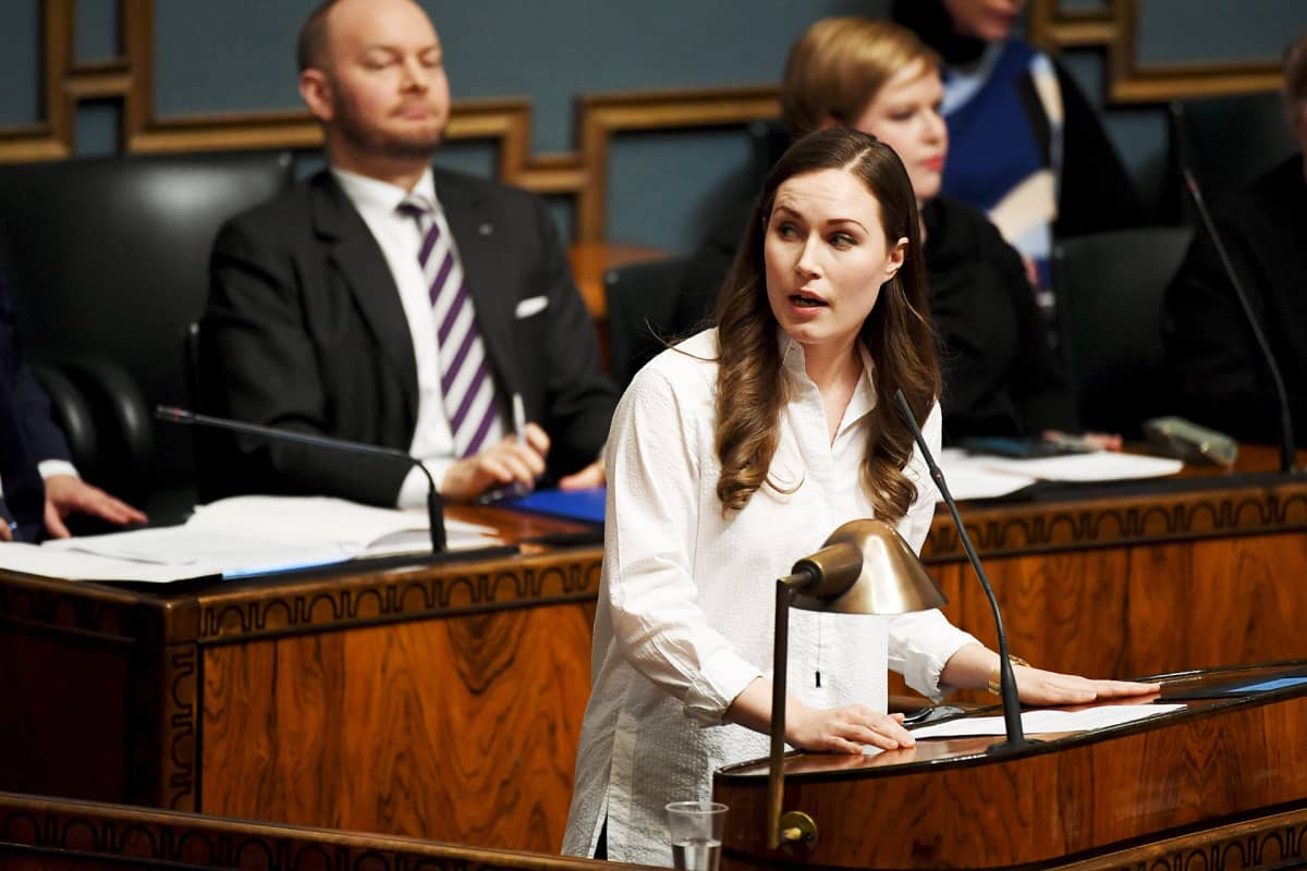 SDP:n Sanna Marin puhumassa eduskunnan täysistunnossa