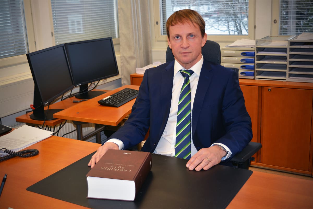 Etelä-Pohjanmaan laamanni Riku Jaakkola pitää huolestuttavana sitä, että julkisessa keskustelussa puhutaan vain poliisien resurssien lisäämisestä.