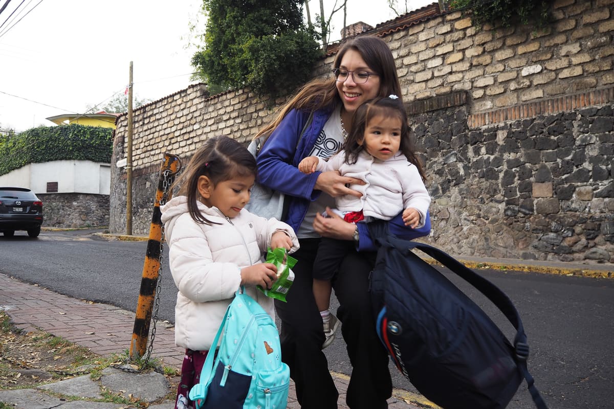 Elisa Sánchez Rojas ja lapset.