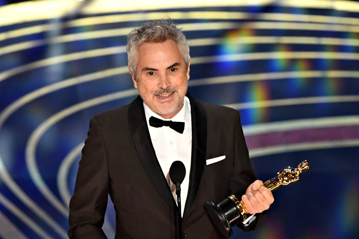 Alfonso Cuarón vastaanottamassa parhaan elokuvaohjaajan palkintoa Oscar-gaalassa 24. helmikuuta.