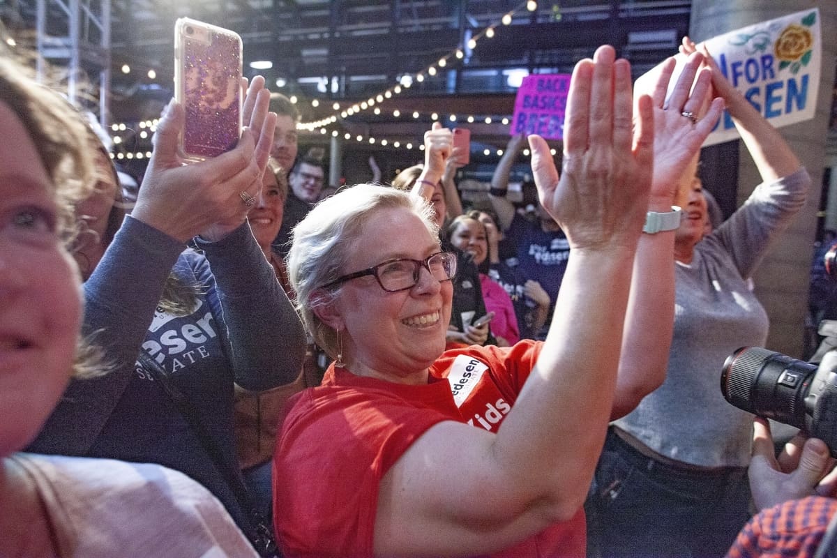 Demokraattisenaattori Phil Bredesenin kannattajia Nashvillessa marraskuussa 2018.
