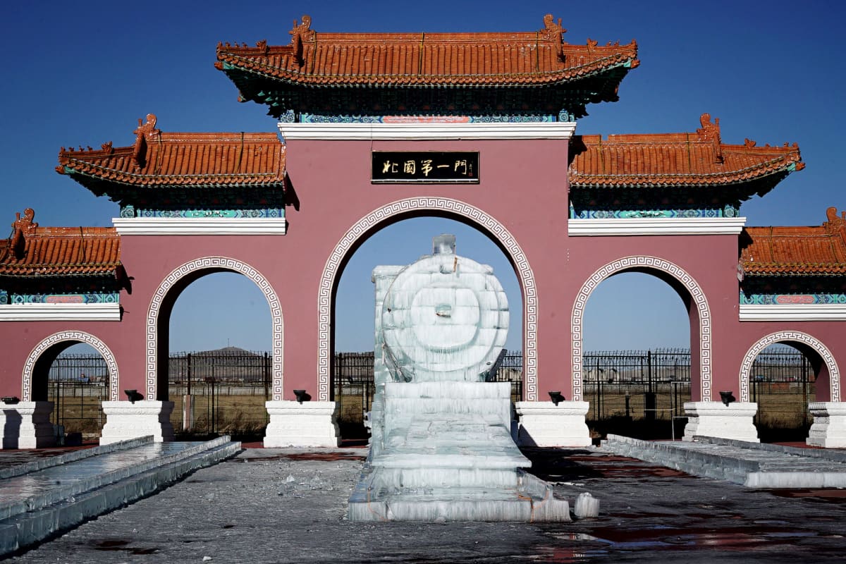 Kiinan ja Venäjän yhteisen kauppavyöhykkeen aidan takana alkaa Venäjä.