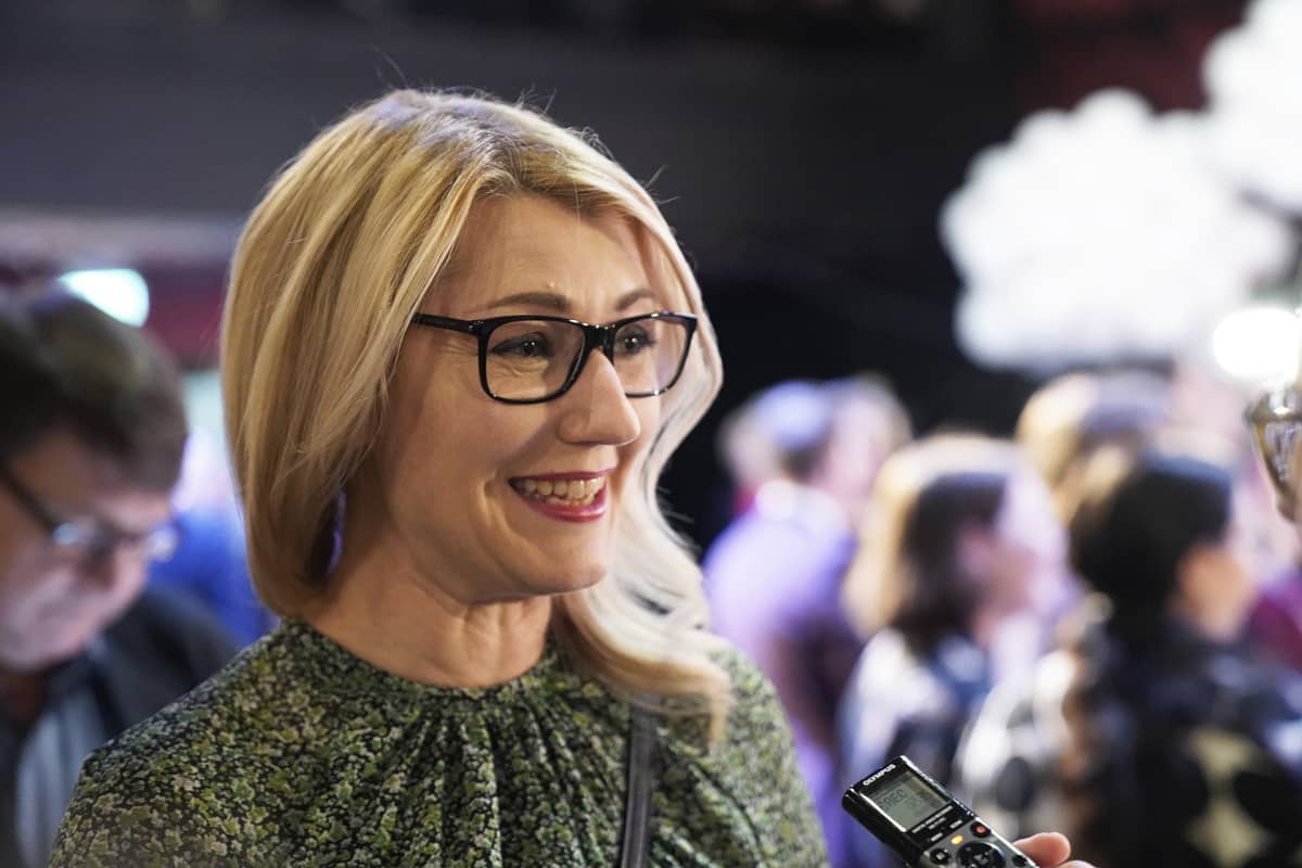 Maria Guzenina SDP:n vaalivalvojaisissa.