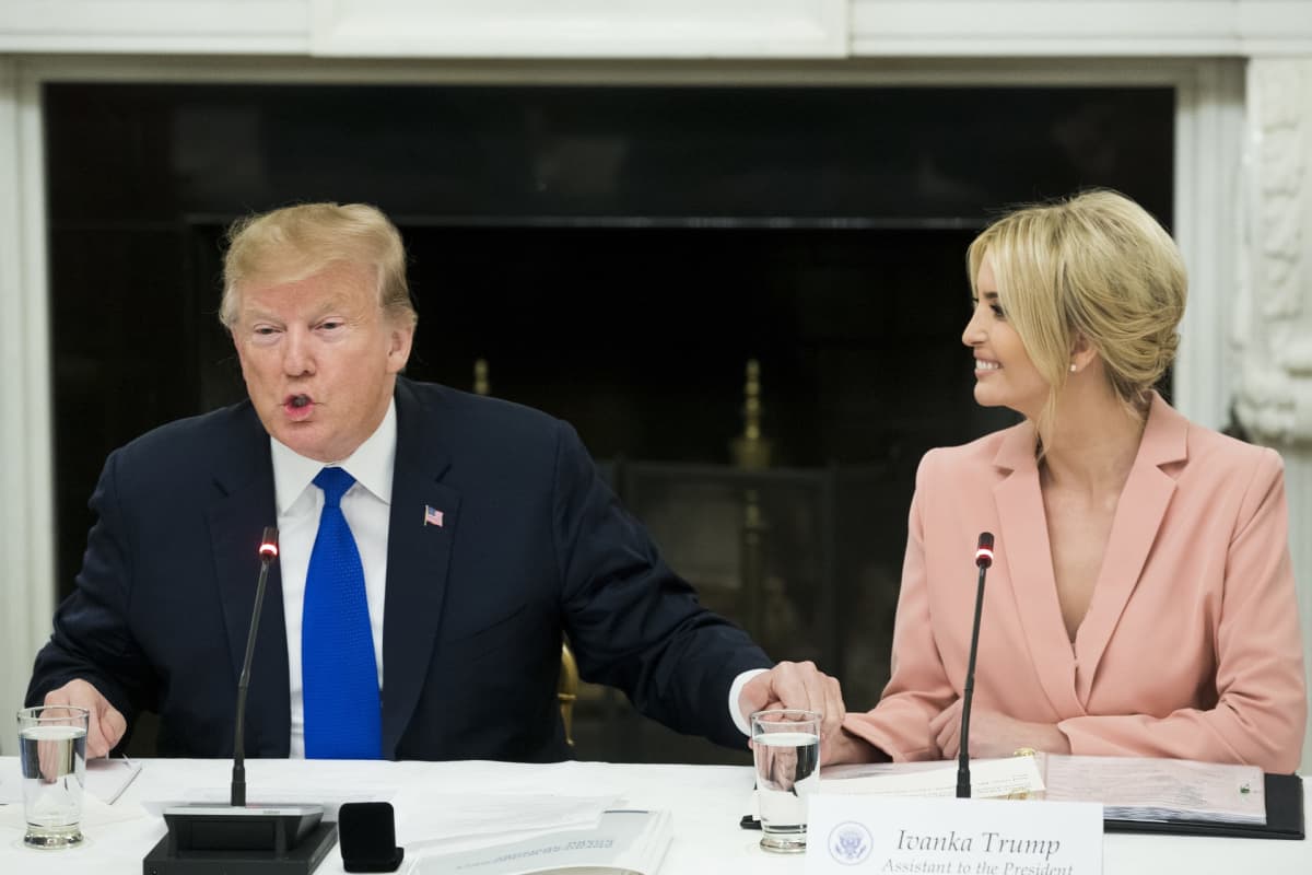 Donald Trump ja tytär Ivanka osallistuivat työaiheiseen tapaamiseen maaliskuussa.